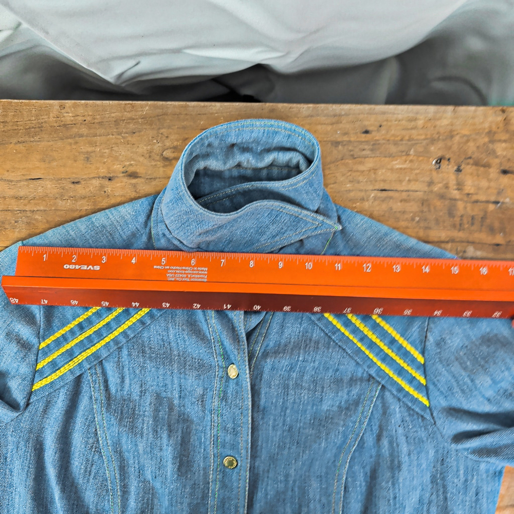 Ladies' 70s Snap Button Jean Top - Picture 4 of 9